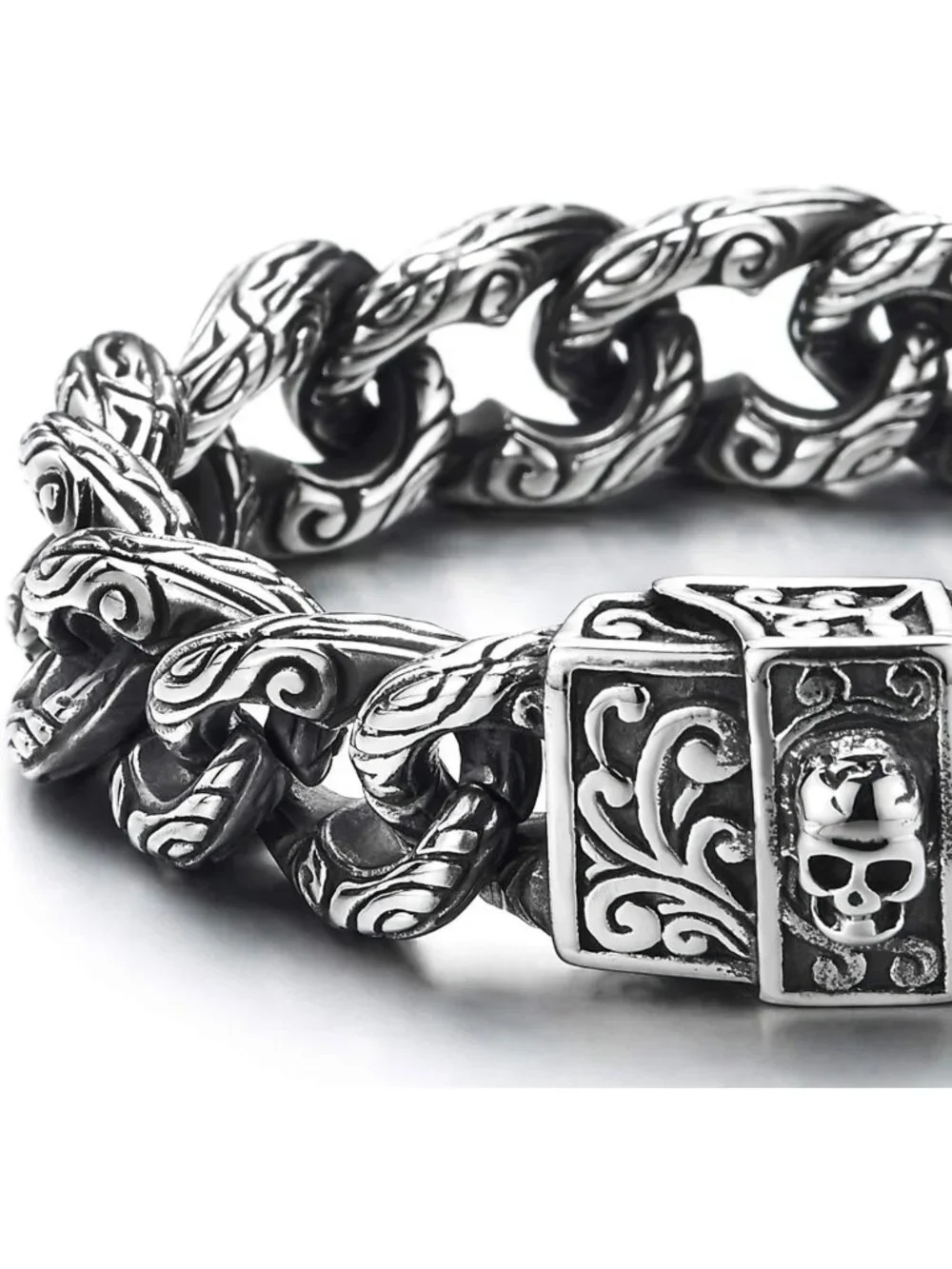 Gothic Retro Men's Large Steel Tribal Curb Chain Bracelet with Skull Clasp
